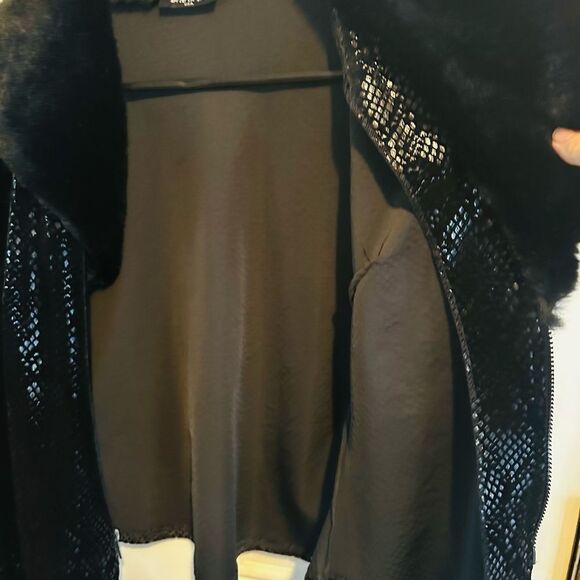 Jacket Special Occasion STUNNING Faux Fur cuffs and collar.  Vintage - Picture 5 of 6